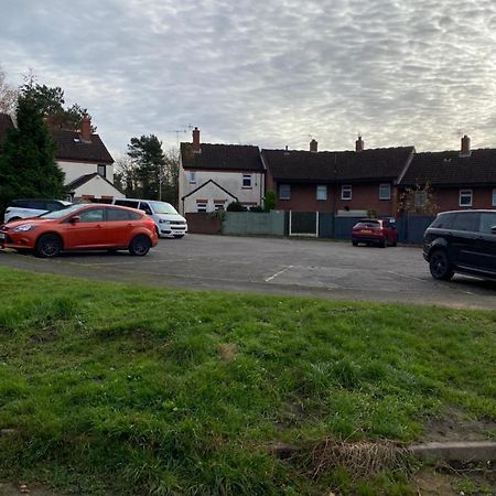 A Spacious Double Bed Studio Stoke-on-Trent ภายนอก รูปภาพ