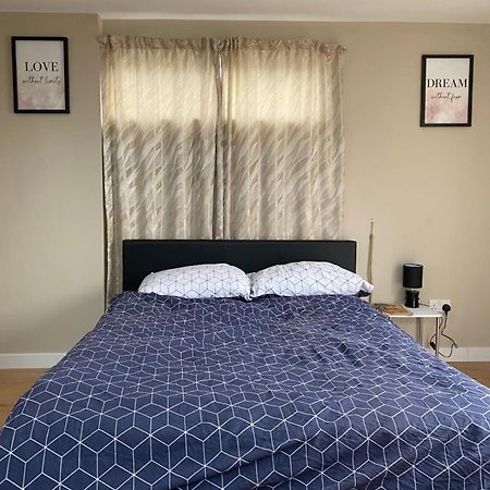 A Spacious Double Bed Studio Stoke-on-Trent ภายนอก รูปภาพ