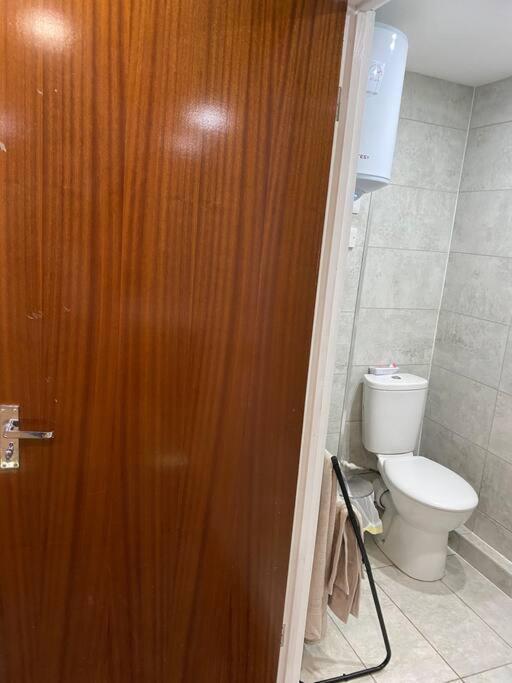 A Spacious Double Bed Studio Stoke-on-Trent ภายนอก รูปภาพ