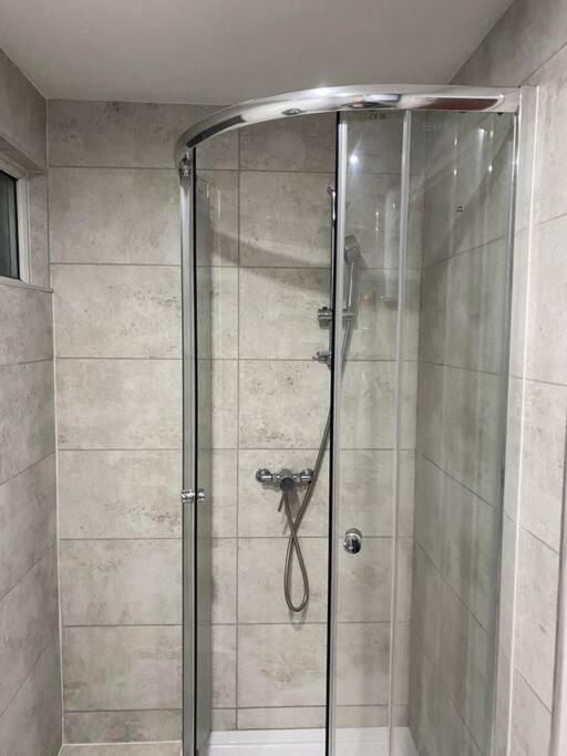 A Spacious Double Bed Studio Stoke-on-Trent ภายนอก รูปภาพ