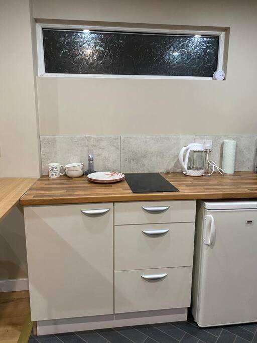 A Spacious Double Bed Studio Stoke-on-Trent ภายนอก รูปภาพ